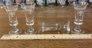 Jagermeister Set di 4 bicchieri da tiro cordiale con piedistallo trasparente - Foto 1 di 3