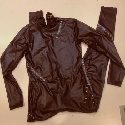 Disfraz de Batman Spirit Halloween Adulto DC Comics talla M. Sin máscara ni capa Foto 1 de 4