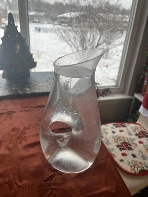 Jarra grande de vidrio transparente Crate & Barrel Ona 46 onzas Foto 1 de 2