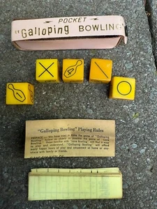 Juego de dados de baquelita galopante de bolsillo vintage con estuche rosa e instrucciones - Imagen 1 de 5