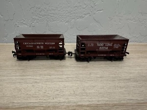 2 Vintage AHM HO Scale Hopper Cars - Chicago & North Western / SOO Line - Picture 1 of 18