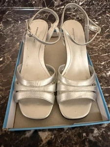 Complete Comfort By Predictions Women’s Heels - Picture 1 of 2