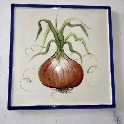VTG Bassano Italian Ceramic Decorative Tile Red Onion Blue Border 7.5"D Italy - Image 1 of 4