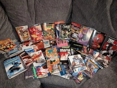 Lot of OEM PS1/PS2/PS3/Original Xbox/Xbox 360/Wii/N64 Game Manuals and Artwork - Image 1 of 4