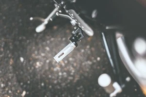 Triumph T120 - Adjustable CNC Alloy Rider Foot Pegs - Silver - Picture 1 of 3