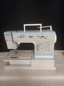 singer sewing macine 8606 - Picture 1 of 8