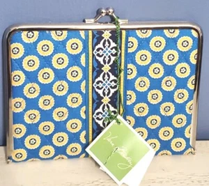 NWT Retired  Vera Brandley Hugs-N-Kisses Photo Holder Brag Book 5x7 Riviera Blue - Picture 1 of 4