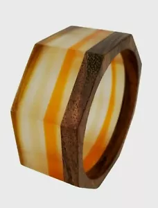 Brazalete octogonal de madera y lucita en capas de CHICO *NUEVO CON ETIQUETAS* - Imagen 1 de 5
