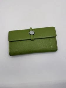 Timeless leather green Pebbled Toggle Wallet - Imagen 1 de 14