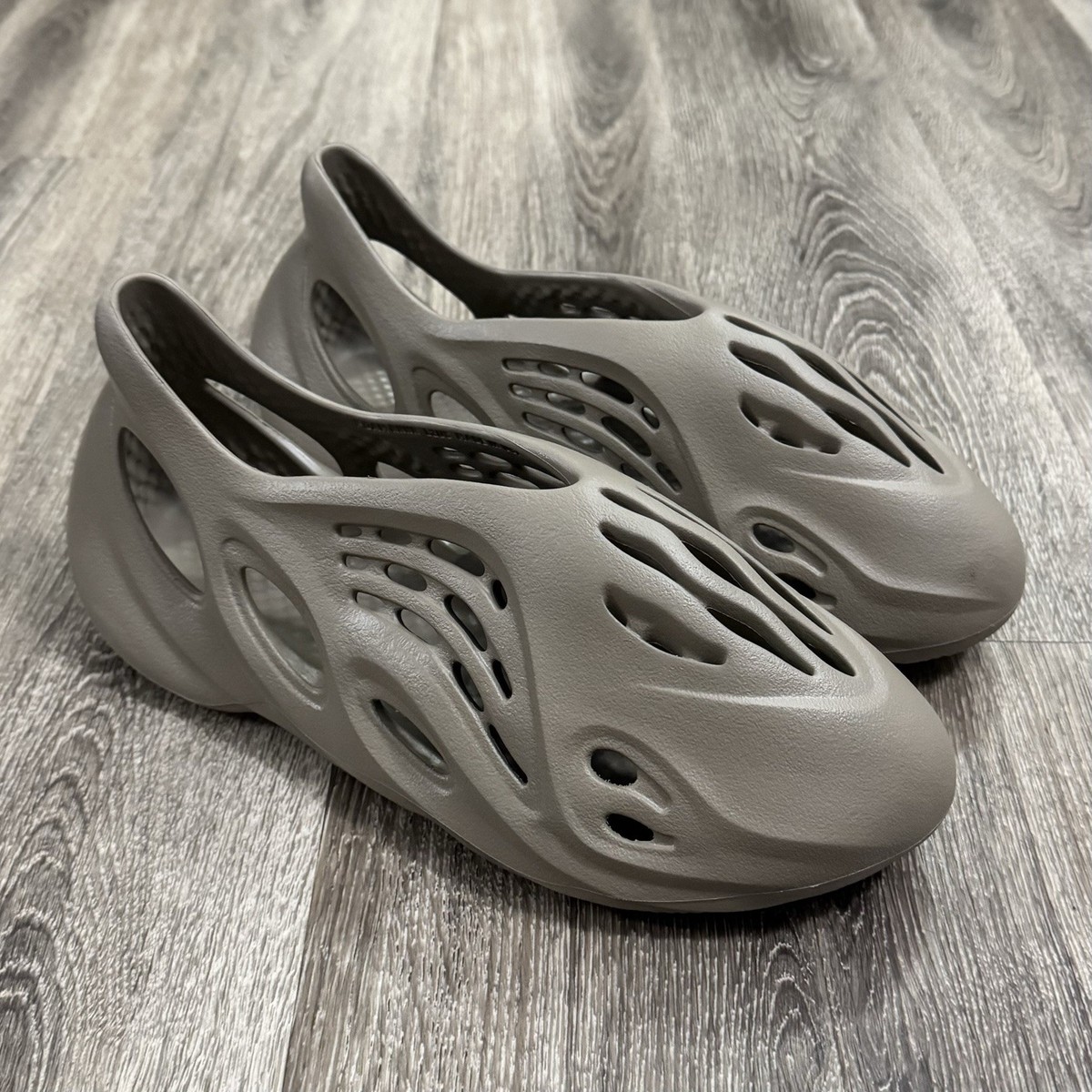 靴 YZY FOAM RNR Adidas Yzy Foam Rnr - Onyx – The Supernuts