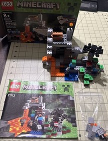 LEGO Minecraft The Cave 21113 COMPLETE With Figures In Damaged Box