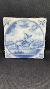 Azulejo azul antiguo de Delft - Escena de batalla militar con jinete caído 13x13 cm  - Imagen 1 de 2