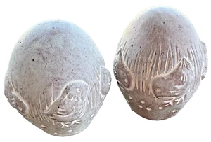 2 ISABEL BLOOM CHICKS EGG CONCRETE SCULPTURE 1994 SIGNED EASTER SPRING 2.5" (13) - Picture 1 of 10