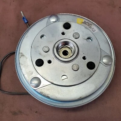 VOLVO 240,244,245,740,745,780,940 A/C COMPRESSOR CLUTCH - Image 1 of 2