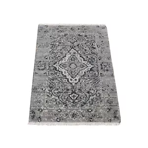 Alfombra 2'1"x3'1" Gris Diseño Zoroástrico Seda con Lana Anudada a Mano R87781 - Imagen 1 de 6