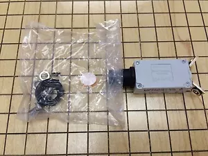 Klixon® 7274-11-7-1/2 Interruttore 7-1/2 Amp - Pulsante - Trip-Free - Foto 1 di 3