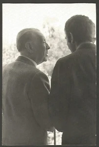 Foto Real Jorge Luis Borges Escrito Año 1970 Talla 7" x 4 3/4" Aprox Muy Bonita - Imagen 1 de 2