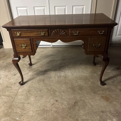 Escritorio de caoba Foto 1 de 4