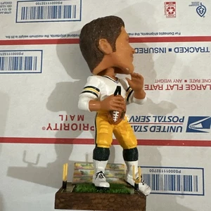 Green Bay Packers Brett Favre Legends Of The Field LE Bobblehead In Box USED - Picture 1 of 16