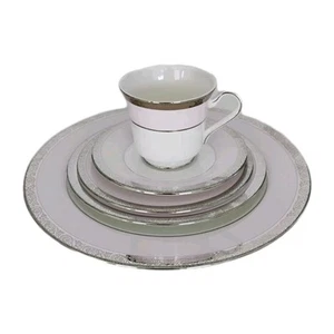 New In Box Mary Kay Pink ~ Platinum Rim 40th Anniversary 5 Pcs Dinnerware Set. - Picture 1 of 8