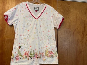 M~MARY ENGELBREIT~Scrub Top~CHRISTMAS~Cotton~CANDY + SNOWMEN~3 Pockets~LOGO~EUC - Picture 1 of 11
