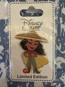 Disney Destination D23 2025 DSSH LE 400 Cuties Pin: Raya - Bild 1 von 2