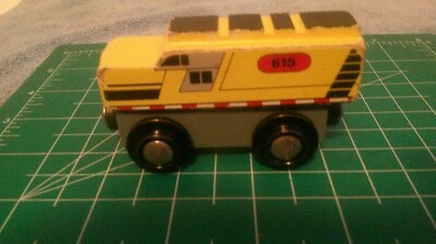 KidKraft magnetic train  wooden  # 615  vintage      see the PICTURE  PLEASE. - Image 1 of 4