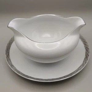 Fukagawa Arita Gravy Sauce Boat Silver Lichen 917 Attached Underplate Very Good - Picture 1 of 9
