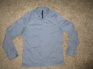 LULUEMON COMMISSION LONG SLEEVE BUTTON UP SHIRT ZIP POCKET BLUE MEN SZ MEDIUM - Picture 1 of 5