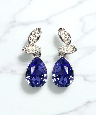 Pendientes de cristal con elementos de Swarovski enchapados en oro blanco de 18 quilates en forma de lágrima púrpura pétalos Foto 1 de 4