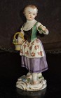 Antike Meissen Porzellanfigurine „Mädchen Mit Korb“ Von Johann Kandler 1900-1940
