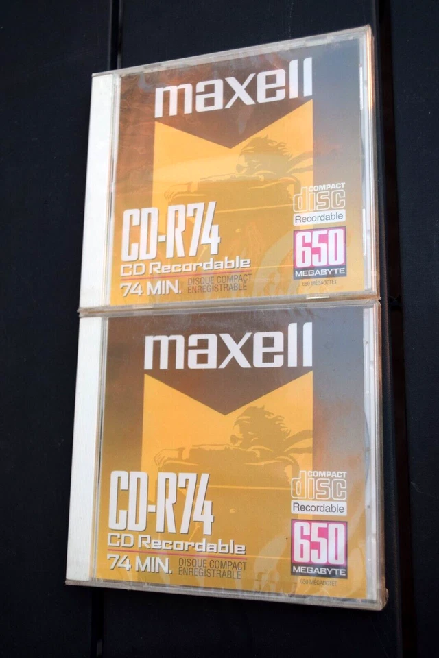 Maxell CD-R74 Blank Compact Disc Recordable 74 Minutes 650 Megabyte New Pair - Image 1 of 1