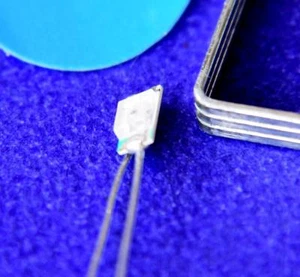 YMF0805B 20pcs AZUL 0.28mm Micro Litz Cableado Pre-soldado SMD Led Modelo DIY - Imagen 1 de 3