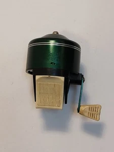 Vintage Revelation V1599 Fishing Reel (Green) - Picture 1 of 9