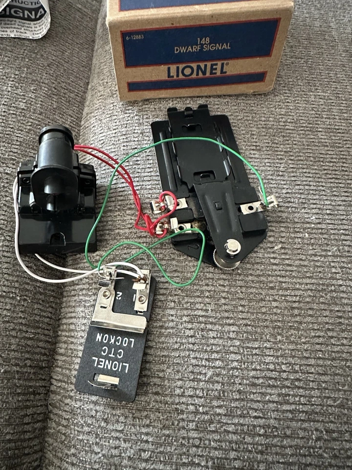 Lionel 6-12883 O and 027 #148 Operating Dwarf Signal EX/Box - Image 1 of 4
