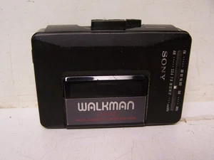 Sony Walkman FM/AM Radio KASSETTENSPIELER WM-F2015 RADIO OK KASSETTE BRAUCHT GURTE - Bild 1 von 7