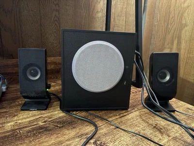 Creative A200 2.1 Sistema di altoparlanti multimediali con subwoofer e doppio altoparlante satellitare - Immagine 1 di 4