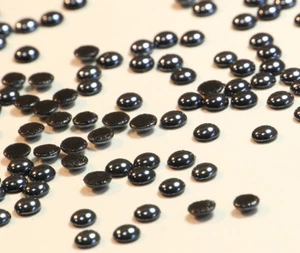 Hotfix Ceramic Stones ANTHRAZIT 4mm dunkelgrau zum aufbügeln Strass Halbperlen - Picture 1 of 18