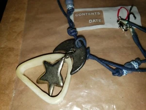 36" Doppelkordel Halskette mit Dreieck Beige Charm viele Verzierungen - Bild 1 von 5
