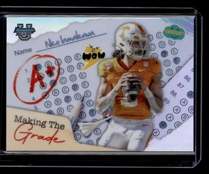 Bowman University Best #MG-7 2024 Nico Iamaleava haciendo el grado - Imagen 1 de 2