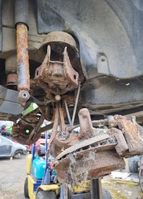 BMW X3 E83 2003 - 2010 DRIVER REAR RIGHT SUSPENSION SHOCK HUB ARMS - Image 1 of 4