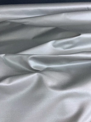 Tela de lujo de mezcla de lana y seda - plateada - 55" de ancho - de textiles de Londres Foto 1 de 4