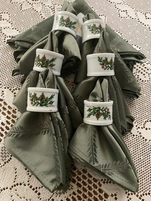 JUEGO DE OCHO SERVILLETAS VERDES 100% POLIÉSTER 18"X18" CON SEIS SERVILLETEROS DE PORCELANA Foto 1 de 4