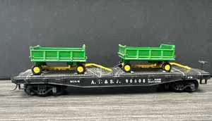 HO Scale ATSF Flat Car w/John Deere Farm Wagon Load w/Kadee Couplers NOB - Picture 1 of 5