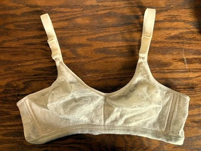 Warner's Ice Flowers Style 02004 Size 38C Beige- Comfort, Beauty, Full Coverage - Image 1 of 4