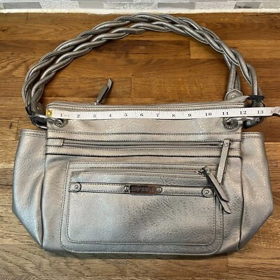 Bolso de hombro Rosetti plateado metálico con correas trenzadas de cuero sintético Foto 1 de 4