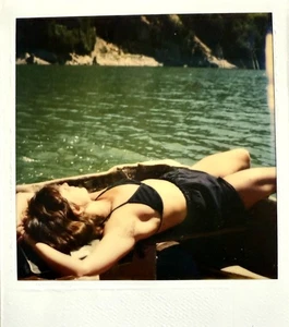 Abstract VTG Photo 1970s POLAROID Pretty Girl Sunbathing In Bikini Hairy Armpits - Picture 1 of 3