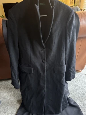 Gabardina negra para mujer United Colors of Benetton   Foto 1 de 2