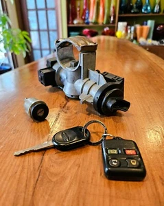 2005-2007 FORD ESCAPE auto IGNITION SWITCH LOCK W/ 1 KEY, & DOOR LOCK - OEM - Picture 1 of 4