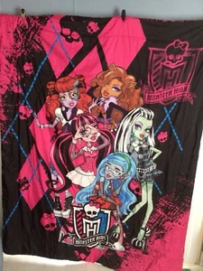 Monster High Twin Size Bedspread With 2 Standard Pillowcases 2013 - Picture 1 of 12
